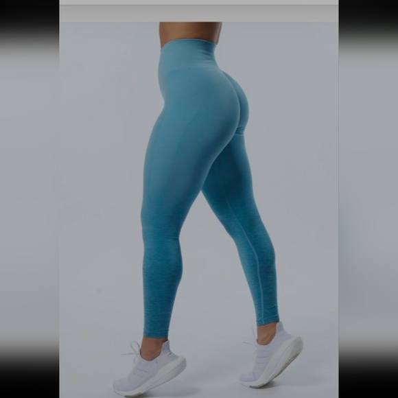 Alphalete Ombre - Picture 3 of 6